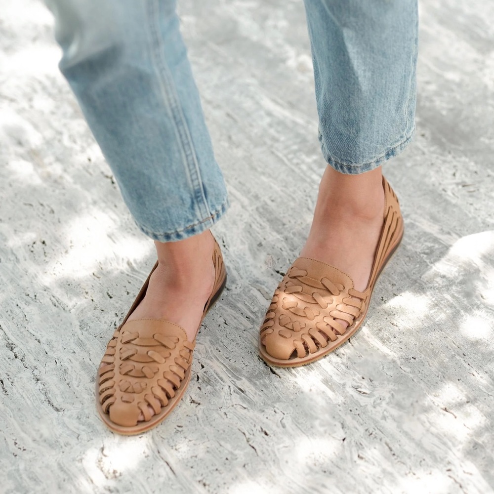 NISOLO HUARACHE SANDALS